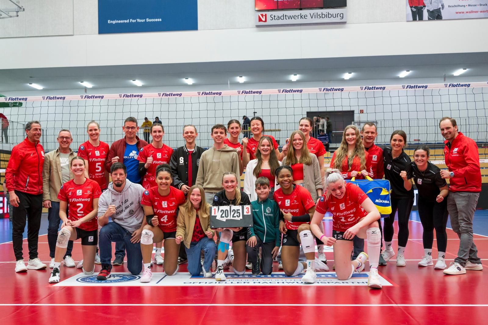 Foto SVU Volleyball Jugend mit Rote Raben Vilsbiburg Bundesliga
